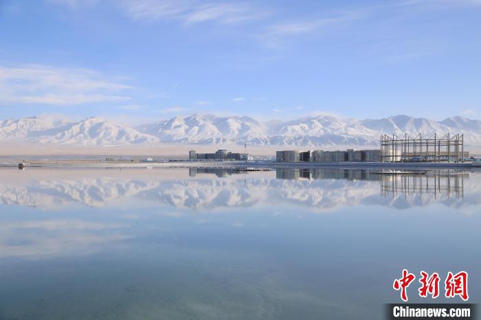 圖為鹽湖景色。　馬翔 攝