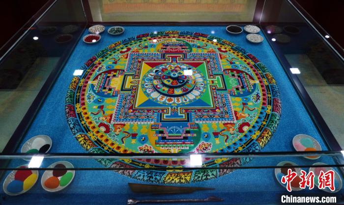 圖為藏醫(yī)藥佛壇城?！●R銘言 攝