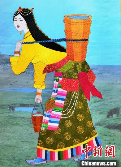 圖為藏繡作品《背水姑娘》?！∑钤鲚?攝