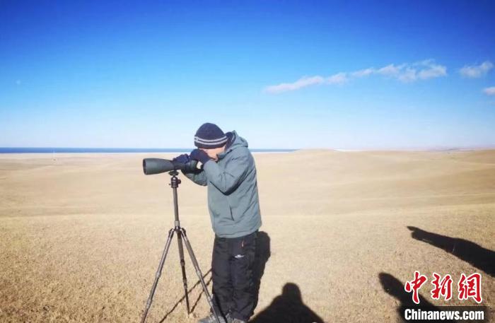 圖為工作人員正在進(jìn)行監(jiān)測(cè)?！∏嗪：皡^(qū)保護(hù)利用管理局供圖