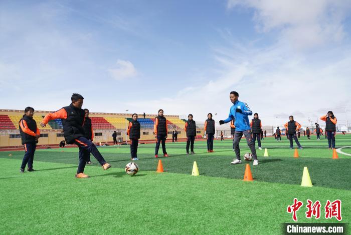 圖為孩子們正在進行訓練。　馬銘言 攝