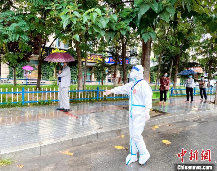 高原小城青海尖扎抗疫見聞：柔肩亦可擔(dān)重任，夫妻檔聞令而動