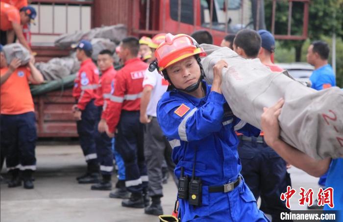 從汶川到瀘定，14年來他們依舊“在現(xiàn)場”