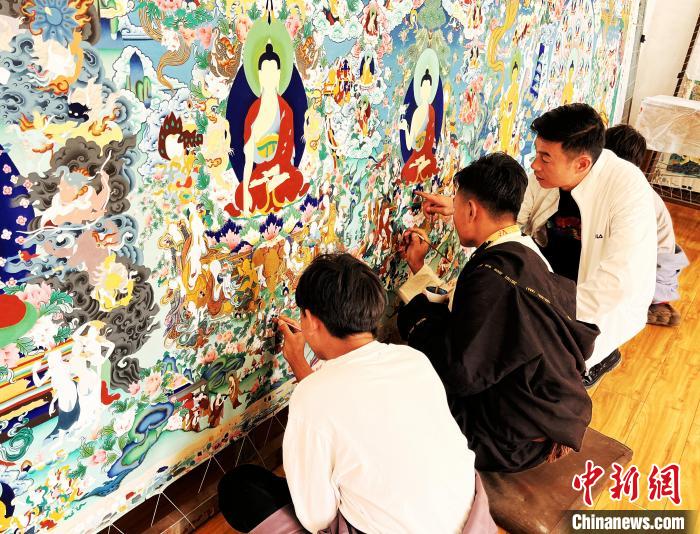 青海唐卡藝術(shù)小鎮(zhèn)：“勞模畫(huà)師”師帶徒，文化扶貧富一方