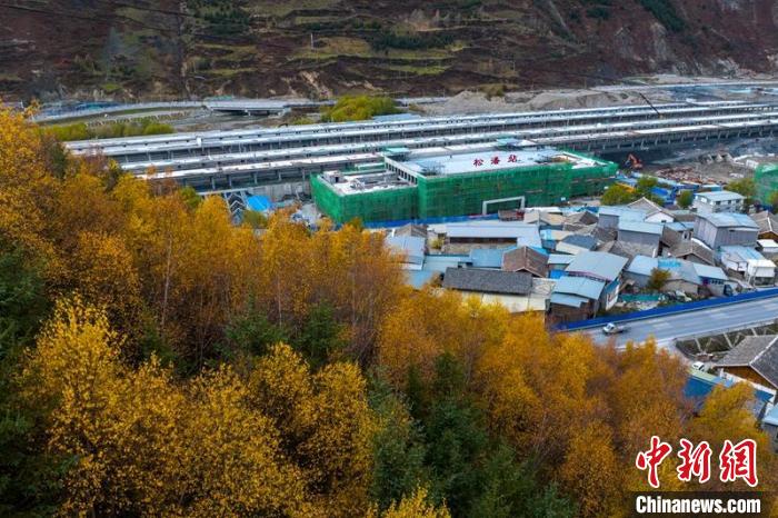 正在建設(shè)的成蘭鐵路松潘站。　劉忠俊 攝