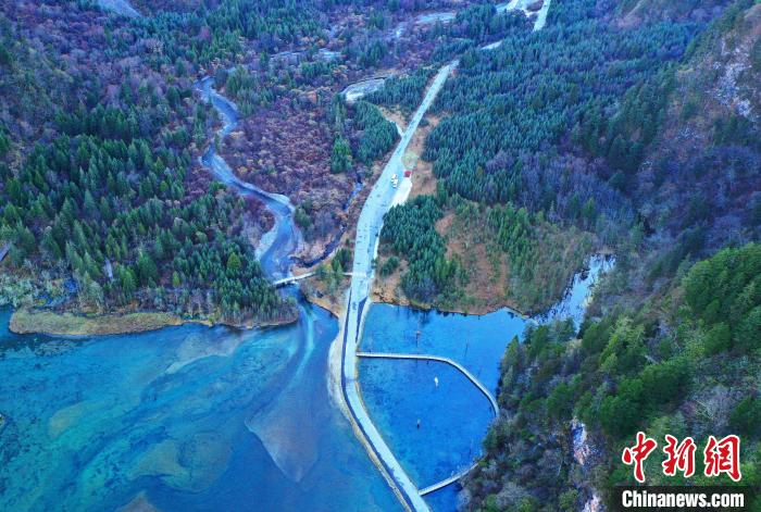 畢棚溝景區(qū)風(fēng)光?！“苍?攝