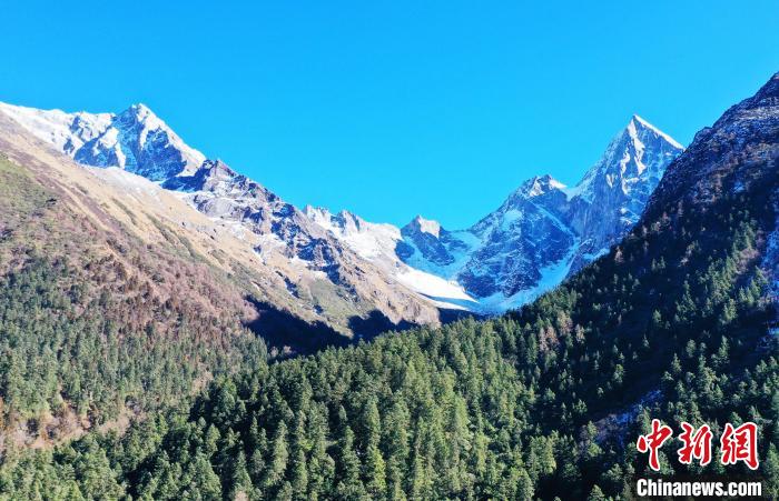 畢棚溝景區(qū)風(fēng)光?！“苍?攝