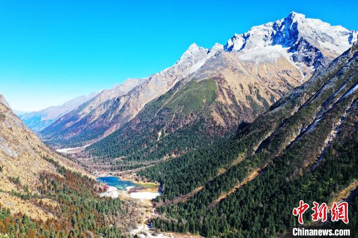 畢棚溝景區(qū)風(fēng)光?！“苍?攝