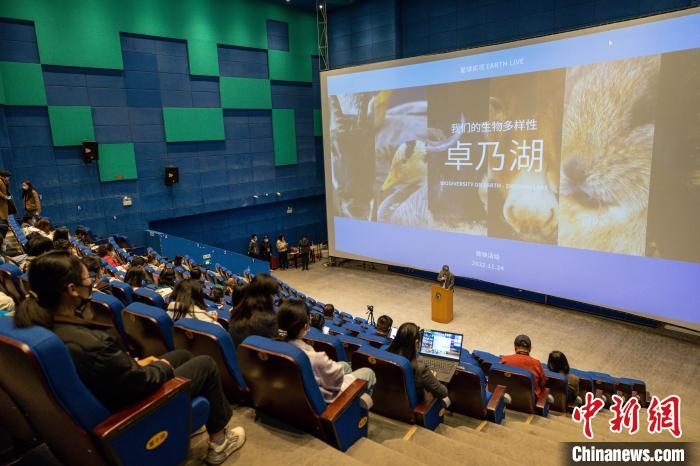 圖為首映式現(xiàn)場(chǎng)?！⊥踽?攝