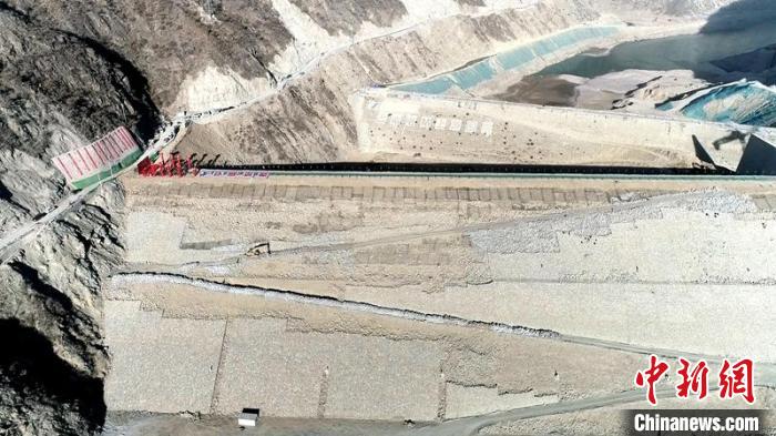航拍巴塘水電站大壩?！≈袊材艿谌こ叹止﹫D