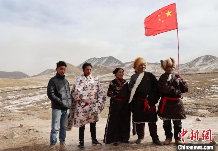 圖為青海省治多縣索加鄉(xiāng)干部群眾。(資料圖) 治多縣委宣傳部 供圖