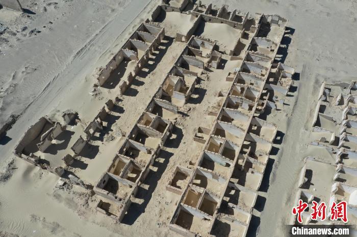 航拍青海省海西蒙古族藏族自治州茫崖市冷湖石油工業(yè)遺址保護區(qū)?！●R銘言 攝