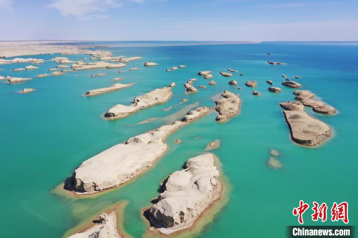 航拍青海大柴旦烏素特水上雅丹奇特景觀?！●R銘言 攝