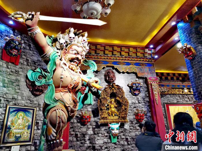 青?！敖鹕鹊亍睙嶝暎禾瓶?、泥塑璀璨奪目