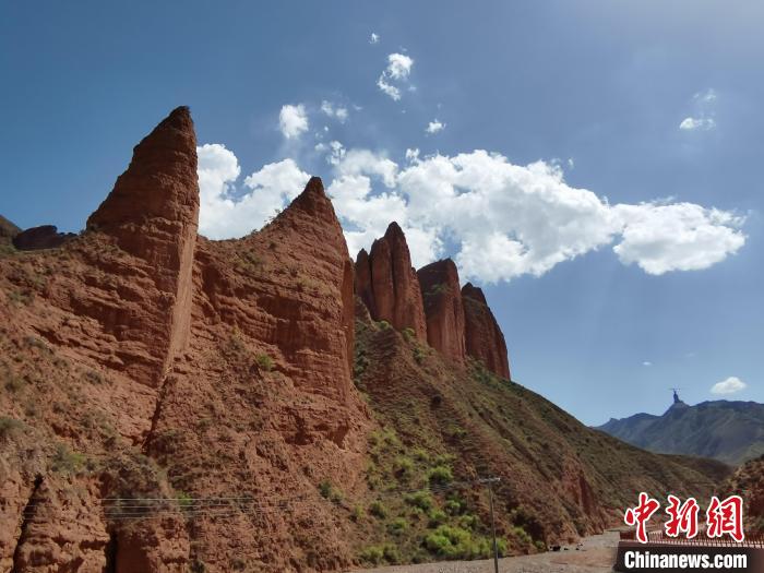 圖為坎布拉地貌。(資料圖) 張?zhí)砀?攝