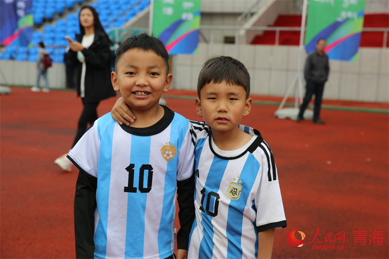 小小足球員。人民網(wǎng) 馬可欣攝