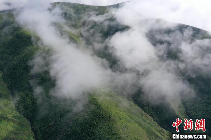 航拍賽來(lái)塘鎮(zhèn)山間云霧繚繞?！●R銘言 攝