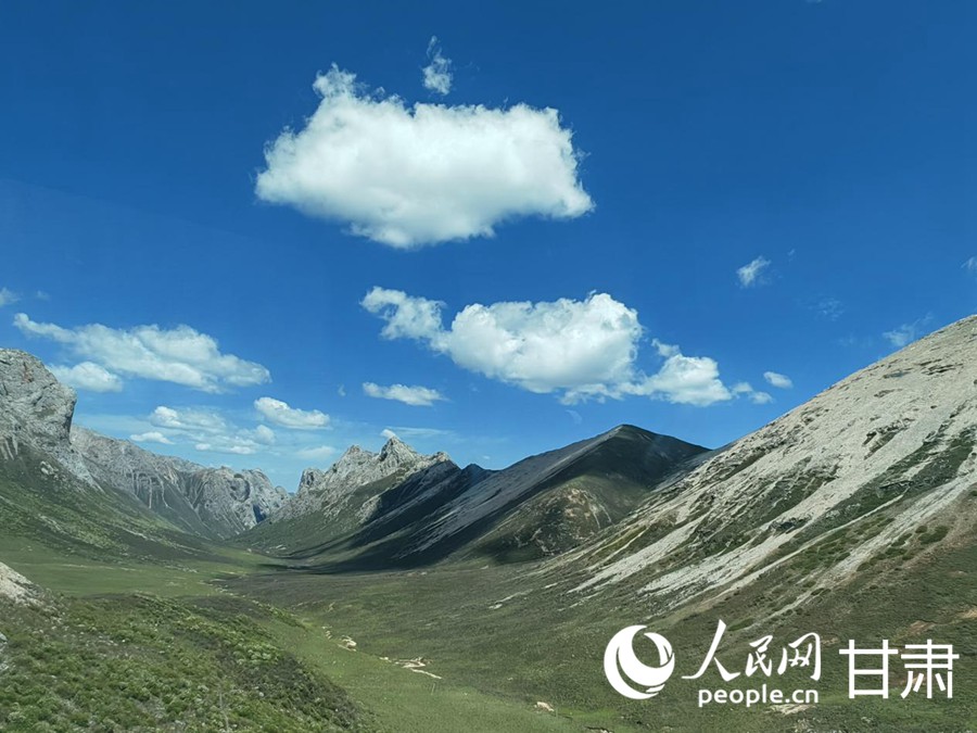 秀美雄渾的高原風(fēng)光。人民日報記者 銀燕攝