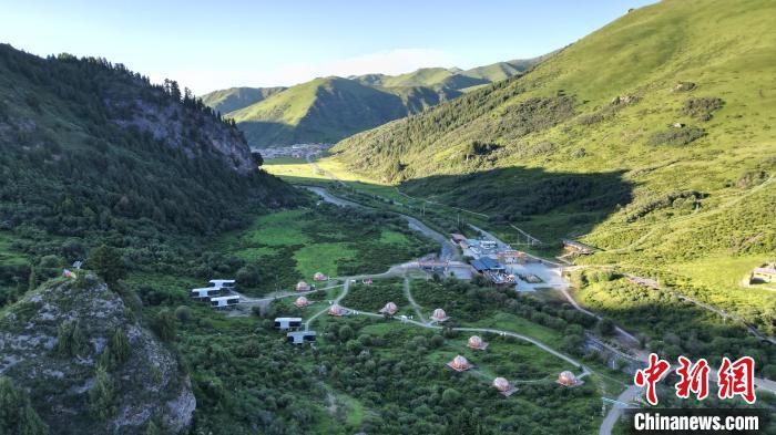 海外華媒甘南行：奇幻石林、星空屋、體驗(yàn)藏鄉(xiāng)“野奢游”