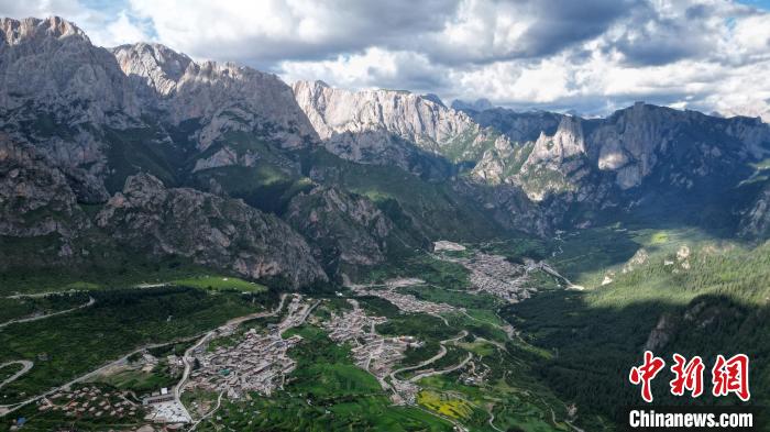 海外華媒甘南行:慢游藏鄉(xiāng)秘境扎尕那