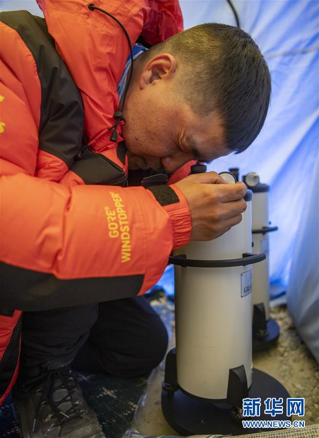 （新華全媒頭條·圖文互動(dòng)）（9）往更高處長(zhǎng)、往長(zhǎng)春北京方向移動(dòng)——來自海拔8848.86米的報(bào)告