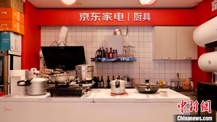 圖為店內(nèi)部分商品展示。　謝牧 攝