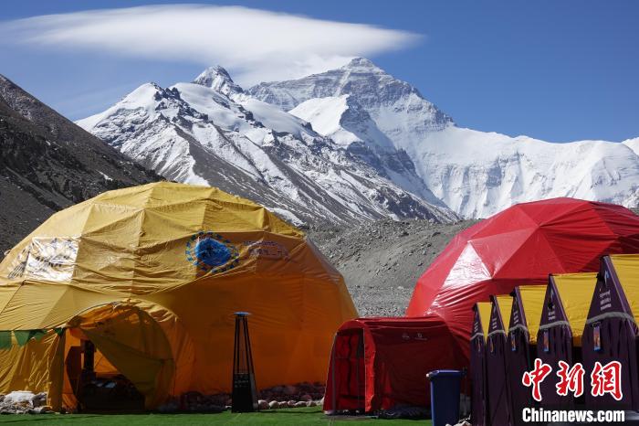 5月9日的珠峰北坡登山大本營?！∪轿木?攝