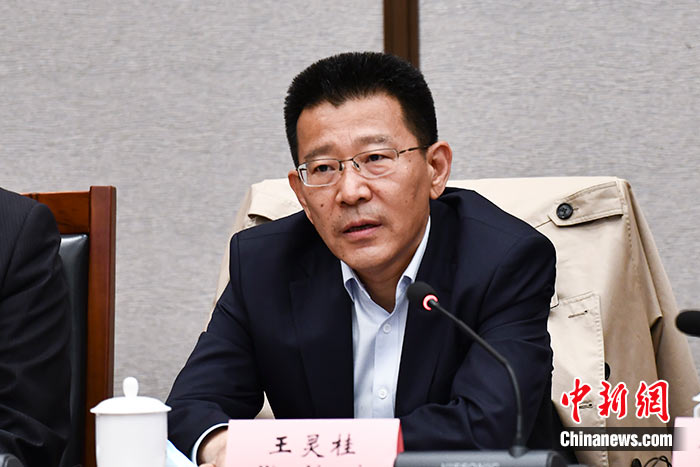 5月16日，由中國社會科學(xué)院西藏智庫、中國社會科學(xué)院民族學(xué)與人類學(xué)研究所主辦的第五屆西藏智庫國際論壇在北京舉行。中國社會科學(xué)院副院長王靈桂在致辭中表示，今年是西藏和平解放70周年，西藏人民團結(jié)奮斗，把貧窮落后的舊西藏建設(shè)成經(jīng)濟發(fā)展、文化繁榮、社會進步、環(huán)境良好、生活幸福的社會主義新西藏，西藏歷史上第一次徹底消滅了絕對貧困，同全國人民一起，西藏各族人民已經(jīng)走進全面建成小康社會的新時代，進入歷史發(fā)展的新坐標(biāo)。 <a target='_blank' ><p  align=