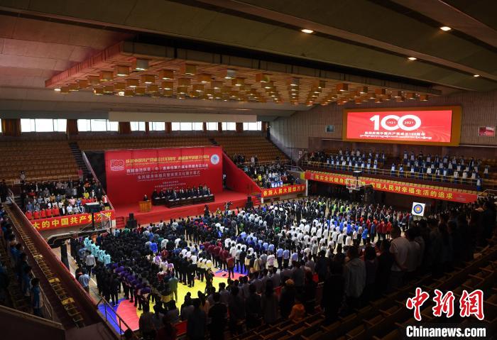 圖為西藏自治區(qū)區(qū)(中)直單位第六屆全民健身運動會、全民健身體驗月暨體育文化展活動現(xiàn)場 貢嘎來松 攝
