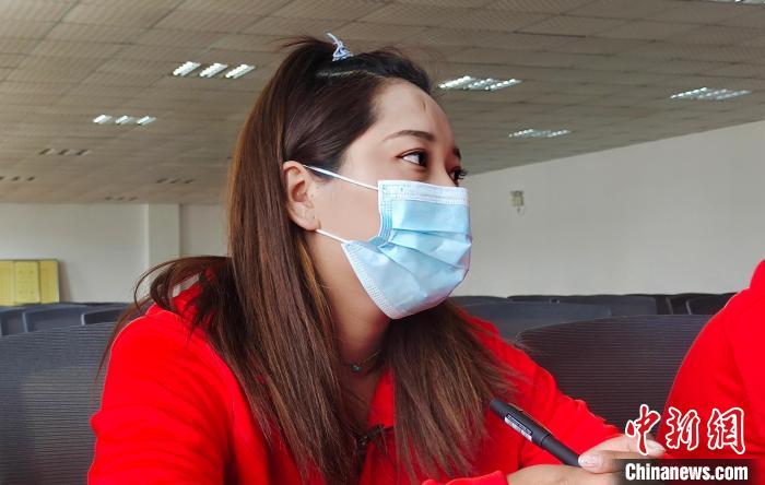 圖為西藏自治區(qū)運(yùn)動(dòng)員聽(tīng)培訓(xùn)講座?！∝暽＠?攝