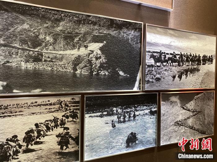 紅樓內(nèi)展廳，圖為昌都戰(zhàn)役中的人民解放軍。彭寧鈴 攝