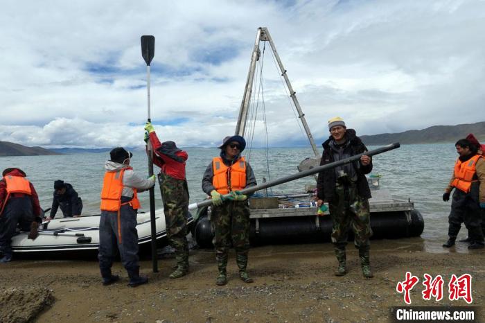 科考隊員從巴木錯采樣歸來。　<a target='_blank' ><p  align=