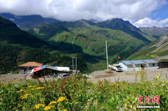 圖為8月6日，玉麥鄉(xiāng)卓嘎、央宗姐妹的牧場(chǎng)風(fēng)光。 <a target='_blank' ><p  align=