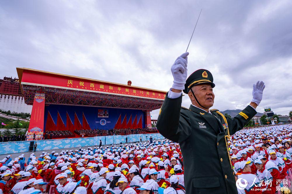 8月19日10時，慶祝西藏和平解放70周年大會在拉薩市布達拉宮廣場隆重舉行。徐馭堯 攝