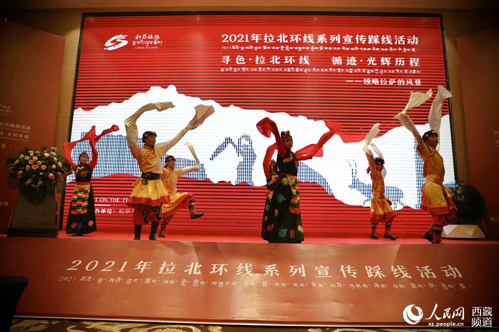 文藝表演。人民網(wǎng) 次仁羅布攝