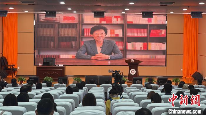 中國(guó)數(shù)百名專家學(xué)者齊聚共商西藏“穩(wěn)定、發(fā)展、生態(tài)、強(qiáng)邊”四件大事