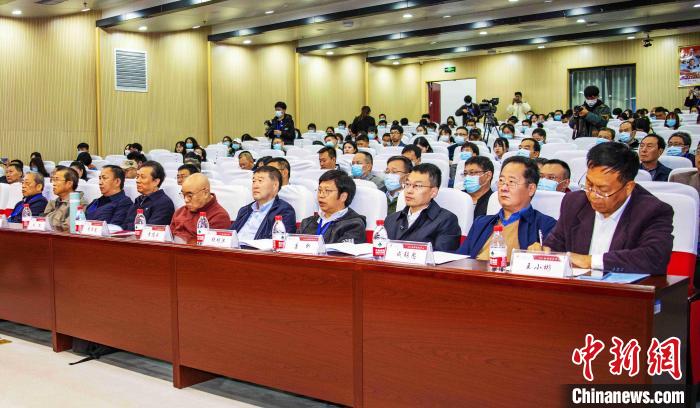 圖為與會(huì)專家學(xué)者聽(tīng)會(huì)?！钪覍?攝
