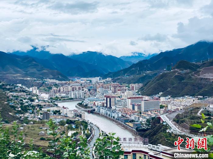圖為“藏東明珠”昌都?！±罱瓕?攝