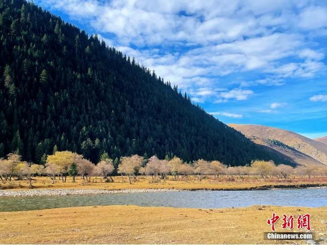 資料圖：西藏類烏齊秋日風光。冉文娟 攝