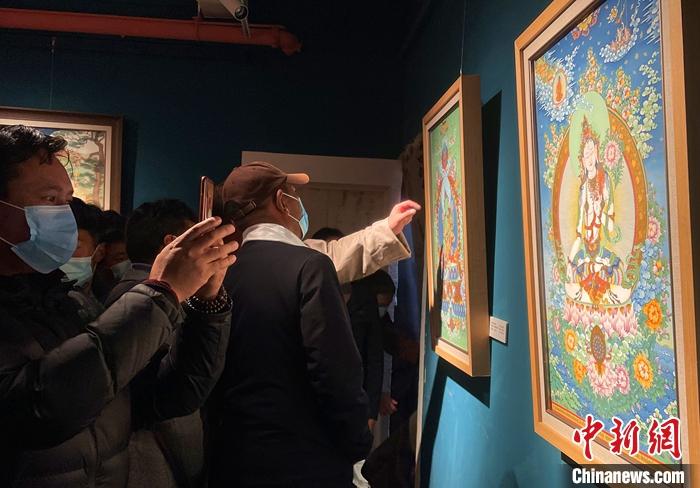 11月17日，由西藏自治區(qū)文學(xué)藝術(shù)界聯(lián)合會(huì)主辦的第七屆“見即愿滿”西藏精品唐卡展在拉薩拉開帷幕。 <a target='_blank' href='/'><p  align=