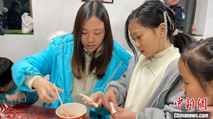 西藏戍邊民警：一想到孩子，心就瞬間柔軟了