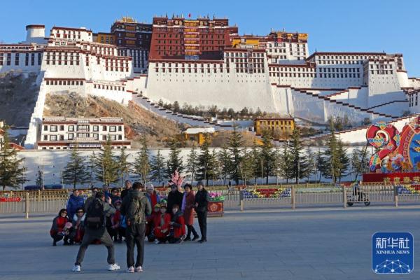 布達(dá)拉宮結(jié)束“冬游”免費政策