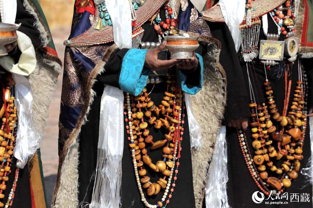 獨具特色的“飛天服飾”。人民網(wǎng) 李海霞攝