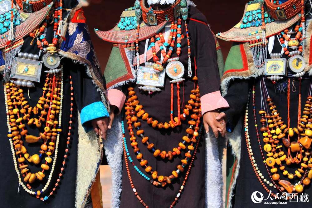 精美的“飛天服飾”。人民網(wǎng) 李海霞攝