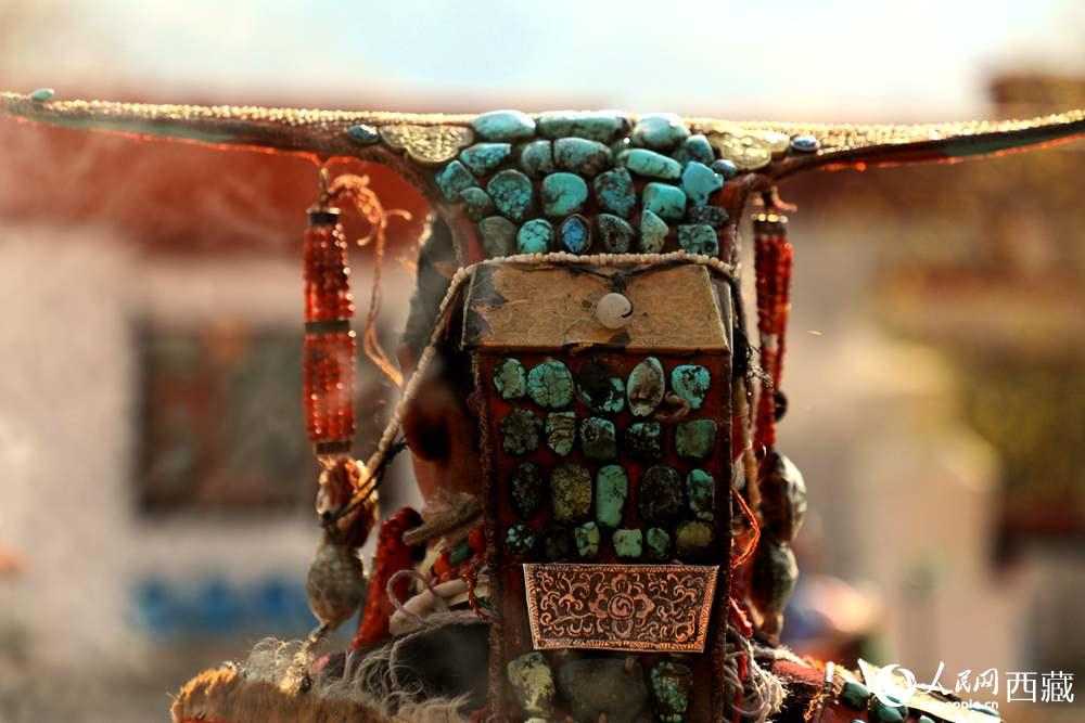 “飛天服飾”頭飾。人民網(wǎng) 李海霞攝