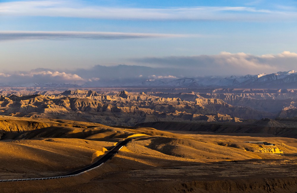 換個(gè)角度看土林。貢覺群培攝