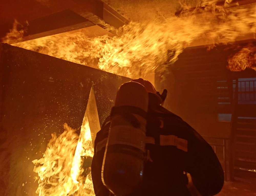 畫面“燃爆”。