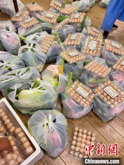 西藏格拉丹東超市疫情期間全力保障市場(chǎng)供應(yīng)?！∈茉L者供圖