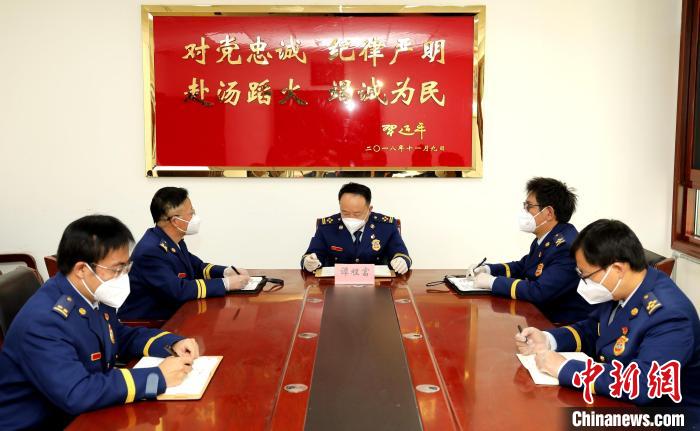 圖為西藏森林消防總隊(duì)在二十大開幕會(huì)結(jié)束后組織學(xué)習(xí)討論?！∥鞑厣窒揽傟?duì)供圖