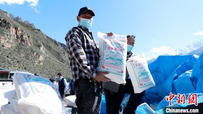 圖為合作社加工完成的優(yōu)質(zhì)糌粑?！〖卫杩h融媒體中心供圖